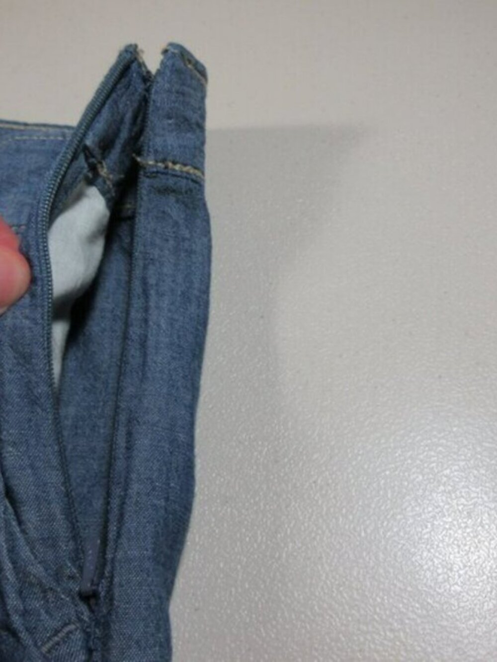Old Navy womens blue chambray A-line skirt 4 Regular EUC - Picture 3 of 4